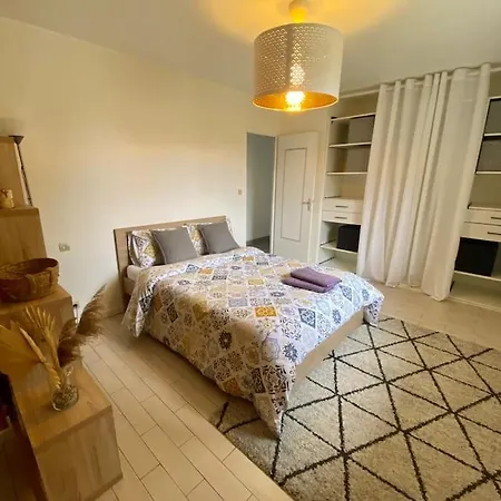 Cazaux فيلة لا تاسْتْ دو بوك